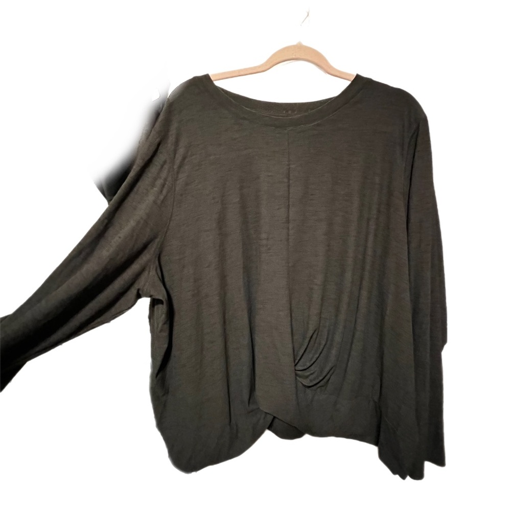 Twist front tee
